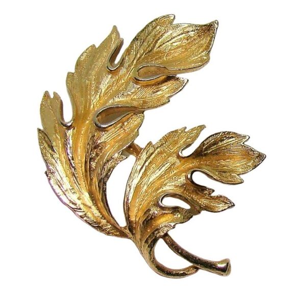 Vintage Gold Tone Leaf Brooch Signed Lisner - Picture 1 of 7